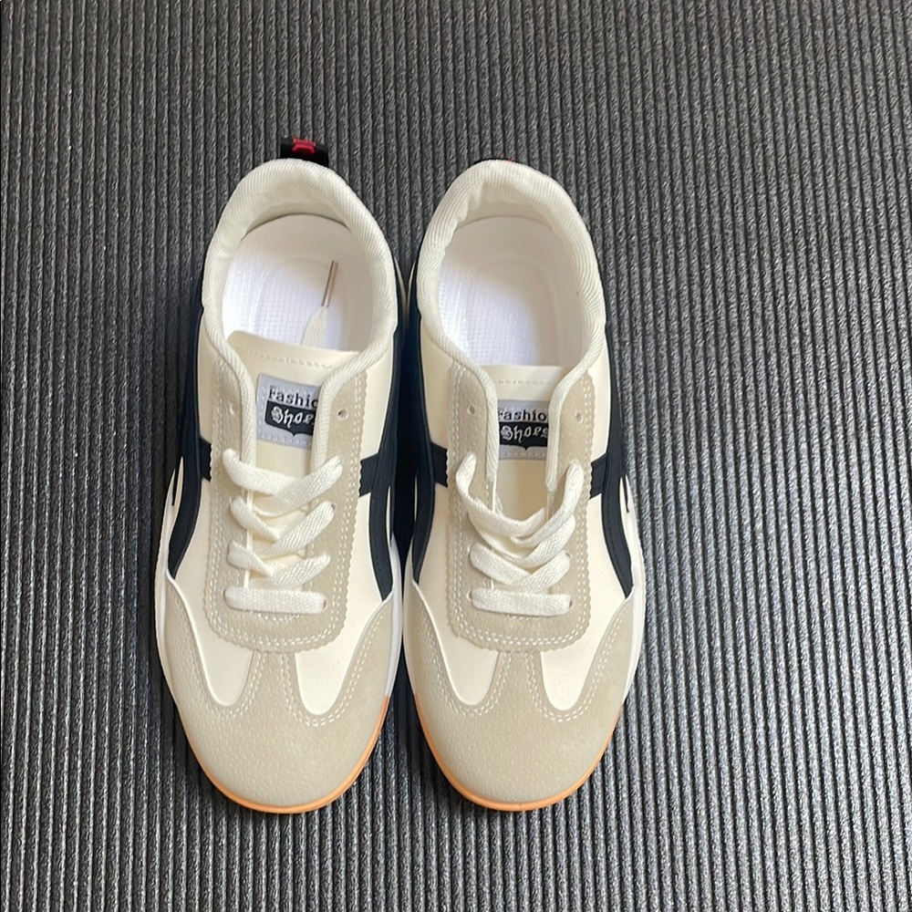 Cream and Black Retro-Inspired Sneakers with Suede Overlays